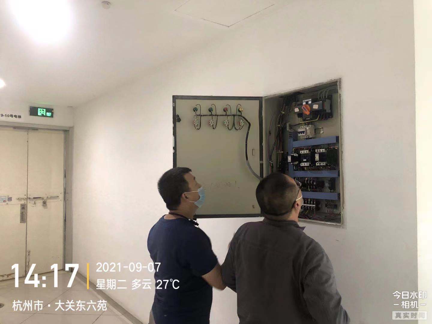 水晶城開(kāi)展消防設(shè)備用電安全檢查